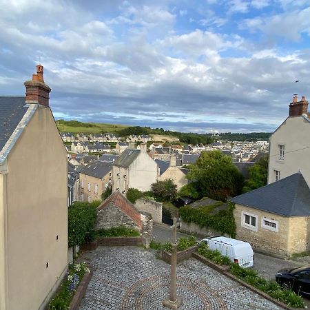 La Maison Bleue Port-en-Bessin-Huppain Bagian luar foto