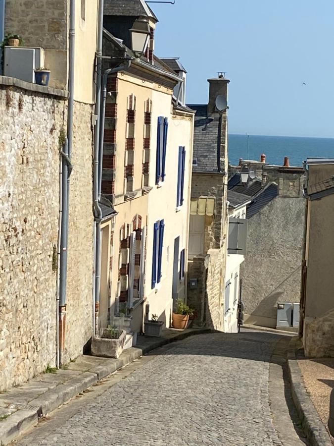 La Maison Bleue Port-en-Bessin-Huppain Bagian luar foto