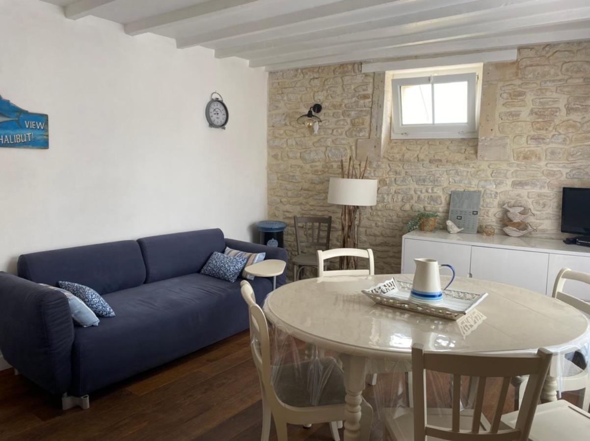 La Maison Bleue Port-en-Bessin-Huppain Bagian luar foto