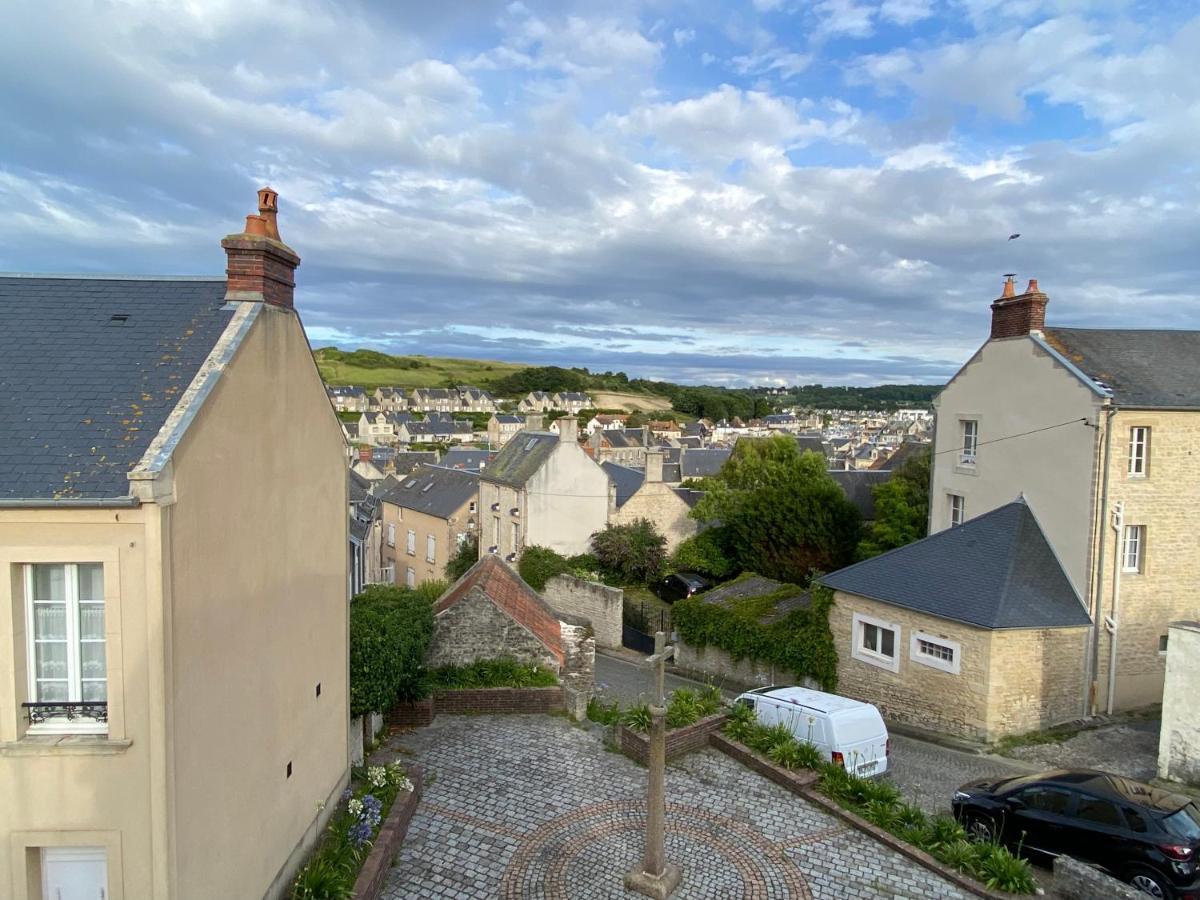 La Maison Bleue Port-en-Bessin-Huppain Bagian luar foto