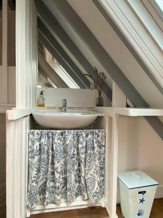 La Maison Bleue Port-en-Bessin-Huppain Bagian luar foto
